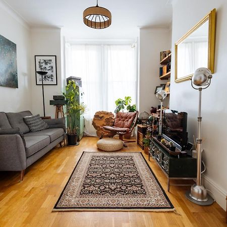 Unique Private Apartment W/ Easy Access To Central London Kültér fotó